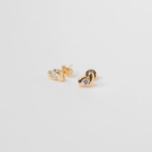 BRINCO PEQUENO 2 VIRGULAS COM ZIRCONIAS
