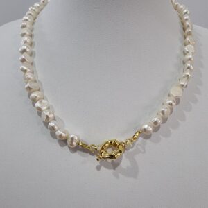 Colar com fecho bóia e pérolas